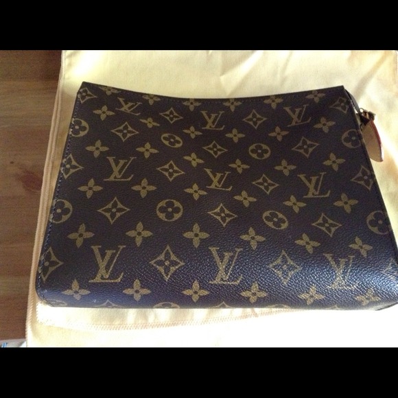 Louis Vuitton Toiletry 26! Like new!