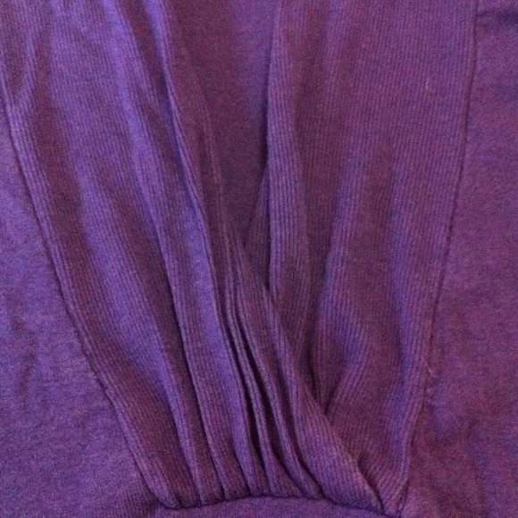 Express basic v-neck t-shirt - Picture 2 of 3