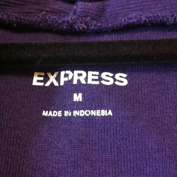 Express basic v-neck t-shirt - Picture 3 of 3