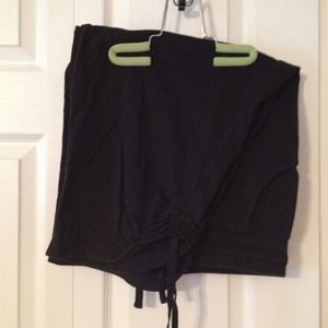 Cute Capri work out/lounge pants tie on pant legs.