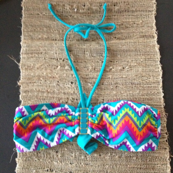 Cute bathing suit top. Worn a couple times