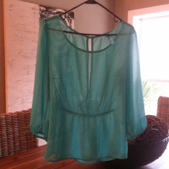 Blouse sheer