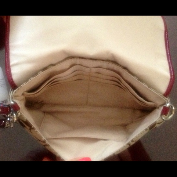 AUTHENTIC COACH LRG KHAKI & GARNET WRISTLET CLUTCH - Picture 3 of 4