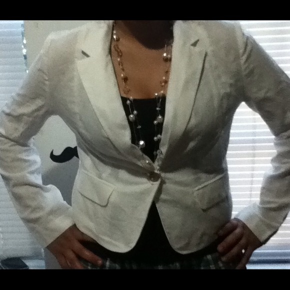White blazer with cream color button.