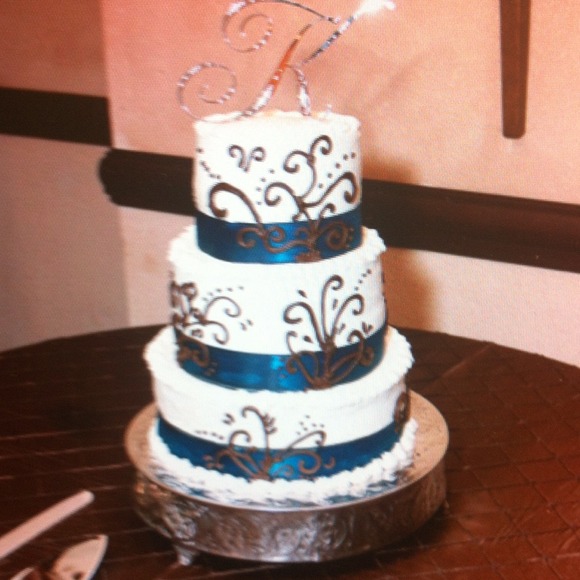 SOLD IN BUNDLE!!! Silver Round cake stand!