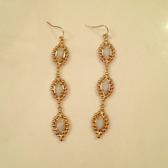 SOLD in bundle! Kendra Scott gold tier earrings