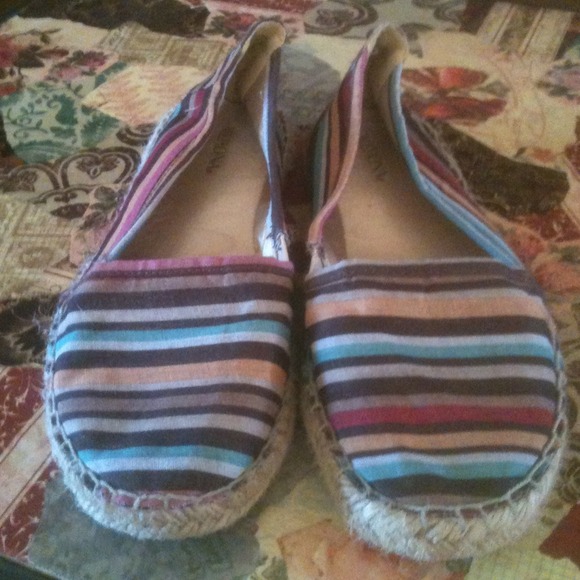 Cute casual shoes.