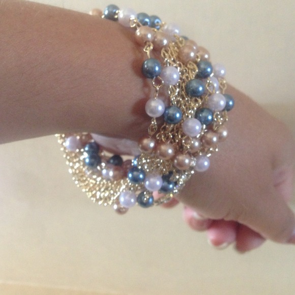 Beautiful Multi Layer Bead Bracelet - Picture 2 of 4