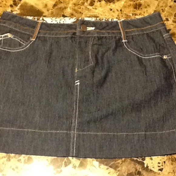 SO WEAR IT DECLARE IT DENIM MINI SKIRT SIZE 7