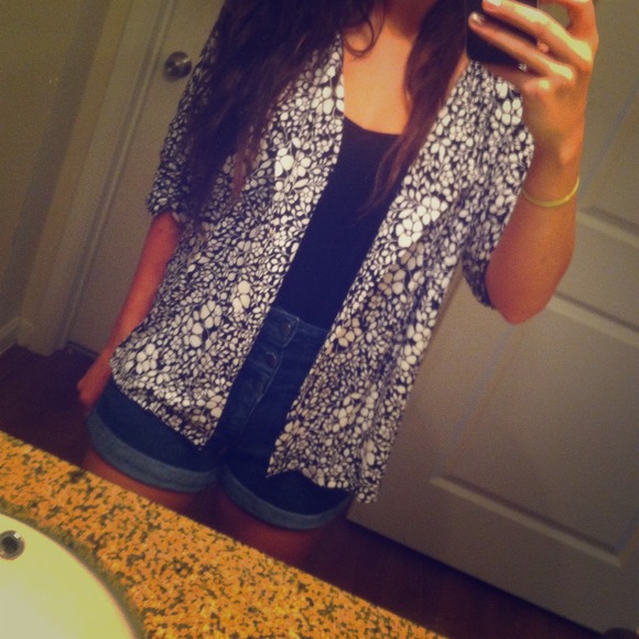 Pretty Floral black and white cardigan