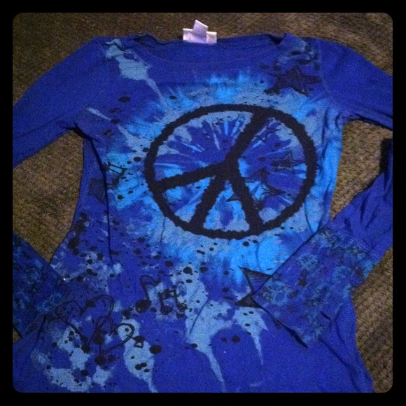 Long sleeve peace top!