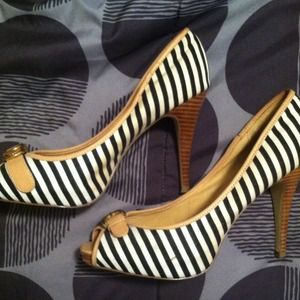 Steve Madden Nautical theme Bow shoe