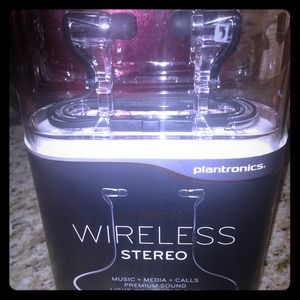 Plantronics wireless Back beat go ear plugs
