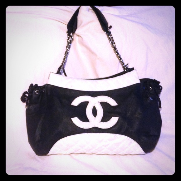 Inspired Chanel handbag broken zipper