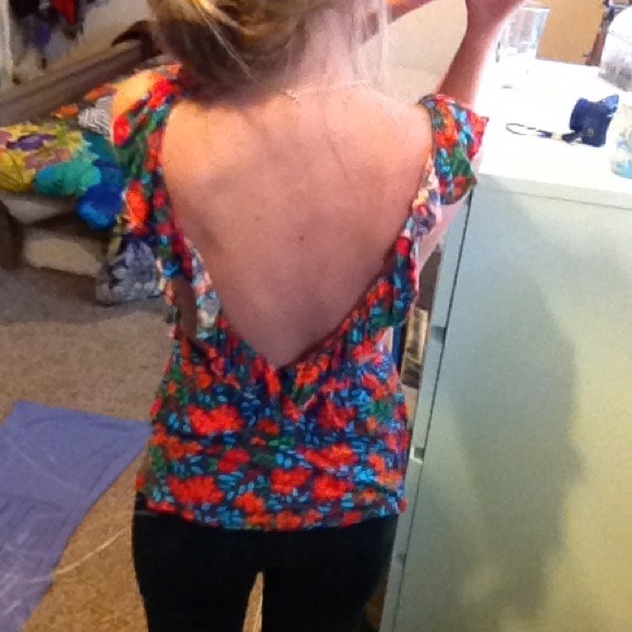 Lux Floral deep v-neck top backless with ruffles - Picture 2 of 3