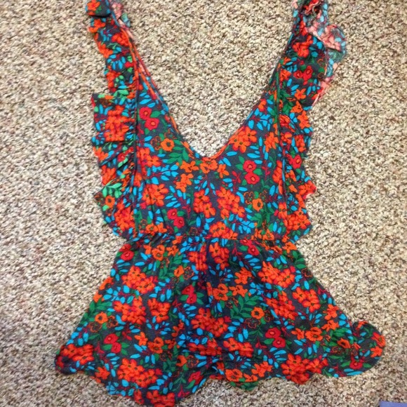 Lux Floral deep v-neck top backless with ruffles - Picture 3 of 3