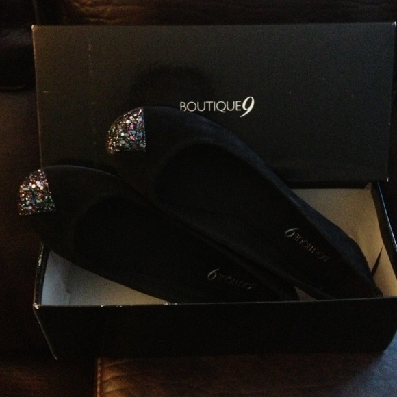 Boutique 9 flat shoes with glitters