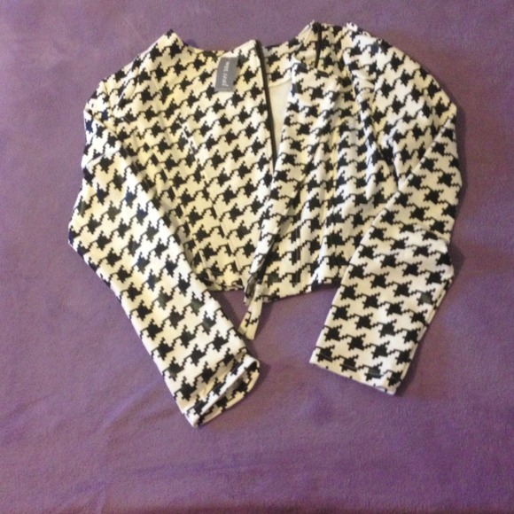 NWT Hounds-toothed crop jacket
