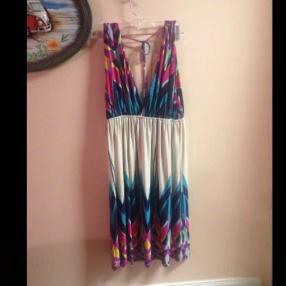 SOLD IN BUNDLE Beautiful deep v summer dress! - Picture 2 of 2
