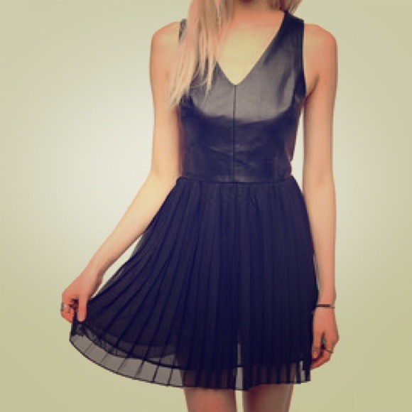 Faux leather bodice/chiffon skirt dress! Hot!