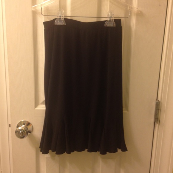White House Black Market flippy skirt