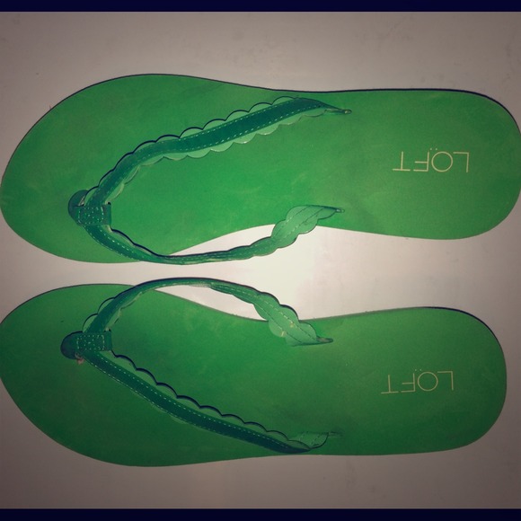 Ann taylor loft green flip flops