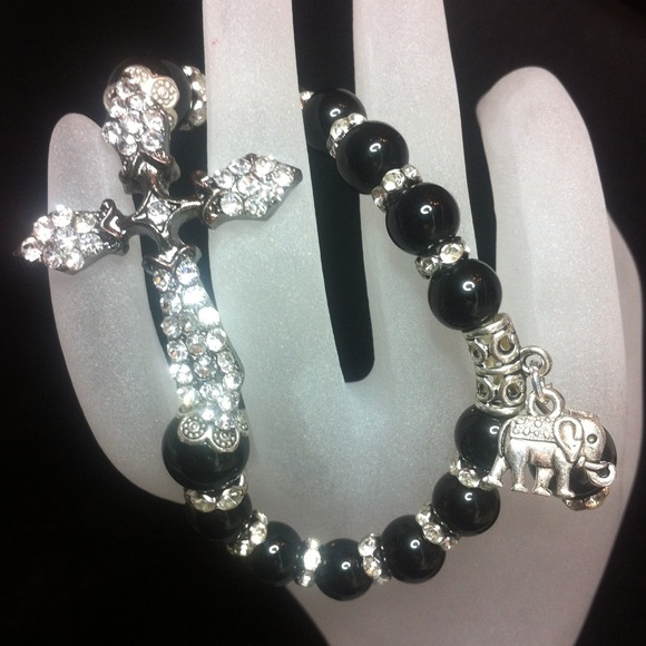 #88. Black Agate and Austrian Crystals bracelet - Picture 2 of 4