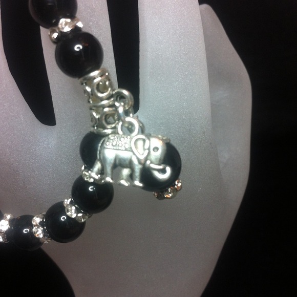 #88. Black Agate and Austrian Crystals bracelet - Picture 3 of 4