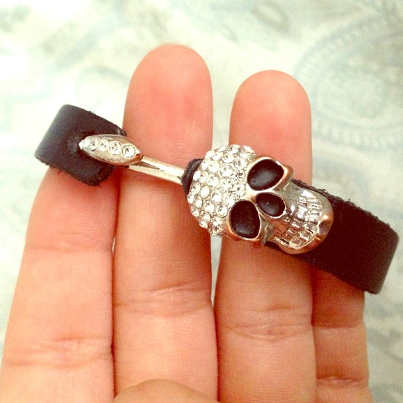 Skull leather bracelet 💀