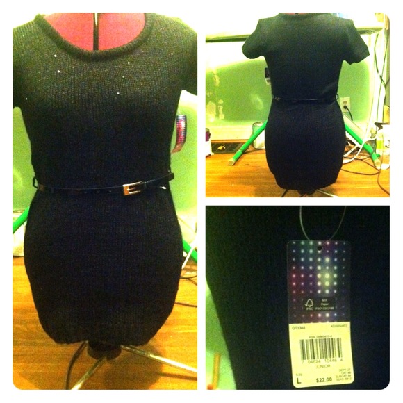 Black sequence shirt with belt. - Picture 1 of 1