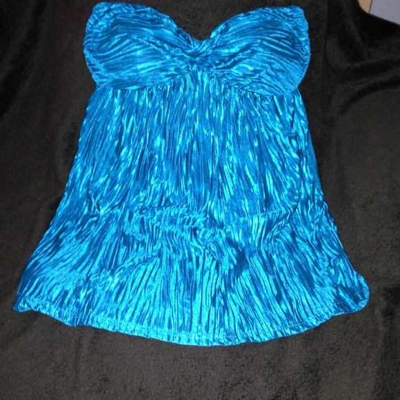 Cute silk like tube top that flows.