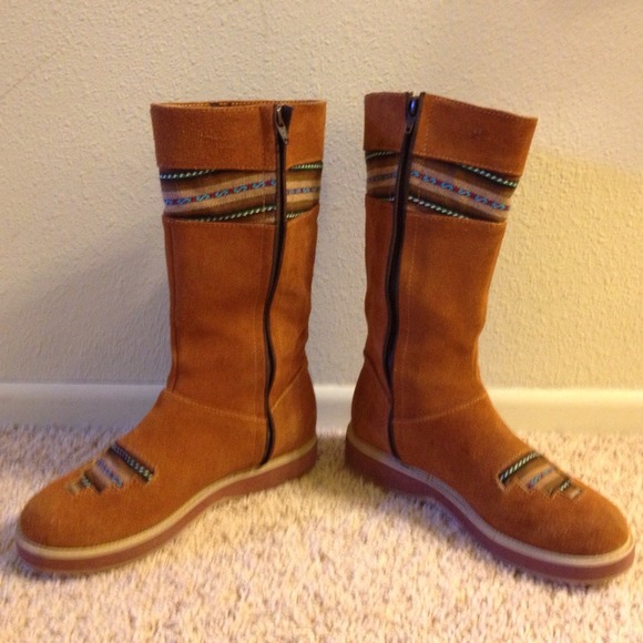 *SOLD!* Inca swede boots - Picture 2 of 4