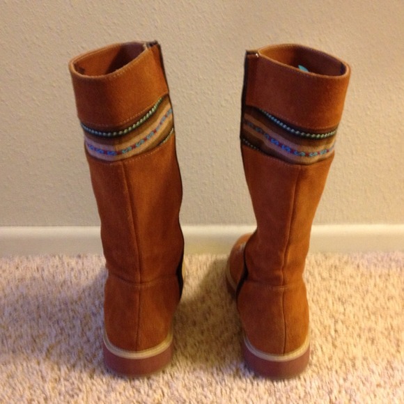 *SOLD!* Inca swede boots - Picture 3 of 4