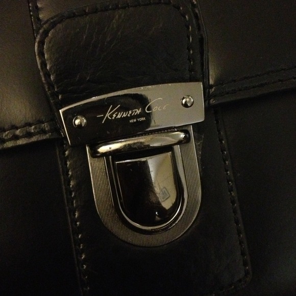 Black leather male messenger bag. Great condition! - Picture 3 of 4