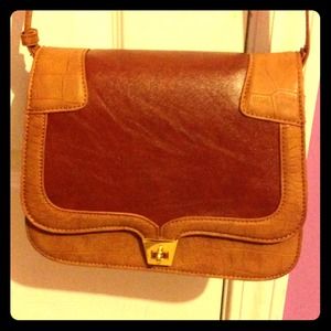 🎉🎉🎉 Host Pick!! 🎉The Limited cross body🎉🎊🎊