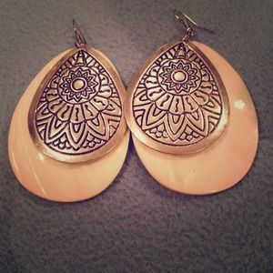 Silver pearl white earrings