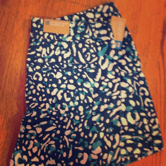Brand new tribal print short