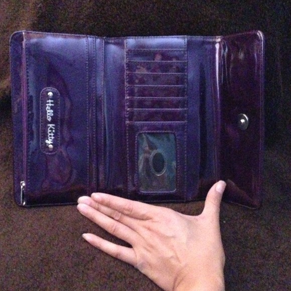 hello kitty embossed long wallet (vernis style)