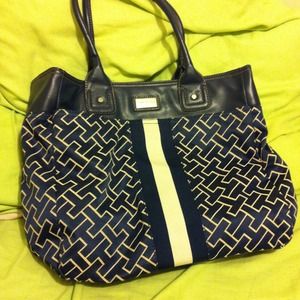 Lightly used navy Tommy Hilfiger purse