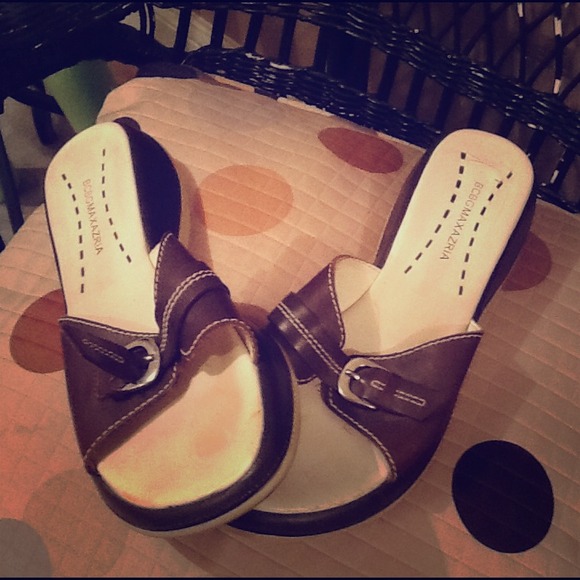 BCBG sandal