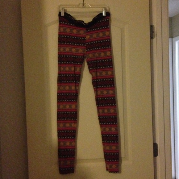 REDUCED⭐Alternative Apparel tribal print leggings⭐