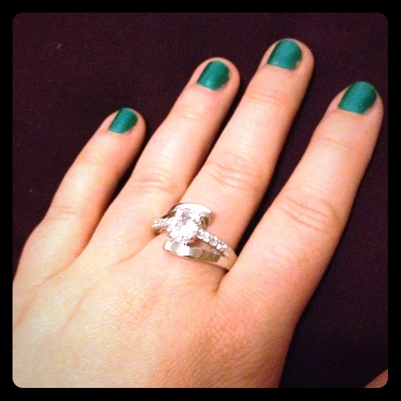 Cut crystal sparkling ring