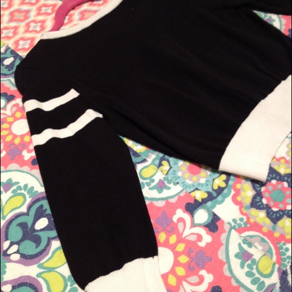 ❗️❗️SOLD❗️❗️Vintage style, preppy girl sweater - Picture 4 of 4
