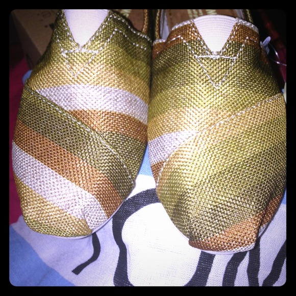 Toms Rainbow Green size 5.5  sold sold sold !