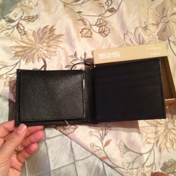 If anyone want's wallet like this LMK