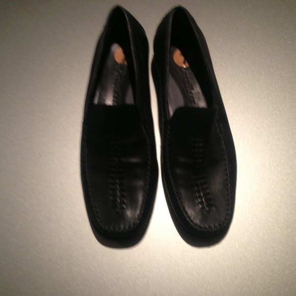 Cole Haan Black Leather Loafers. 99% New.