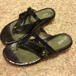 dansko size 41 black patent sandals