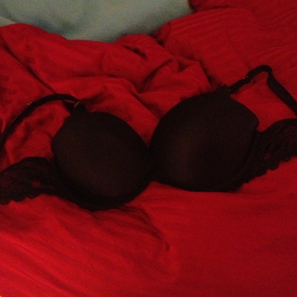 VS Black lace back bra!