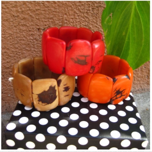 SOLD ✋Cute stretchy wood bracelets