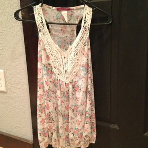 SOLd!! Cute floral top